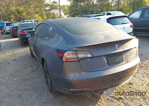 2022 Tesla Model 3 Performance Dual Motor All-Wheel Drive z USA, uszkodzony, nr VIN 5YJ3E1EC4NF261115